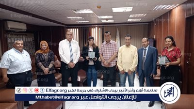 مدير تعليم سوهاج يكرم المعلمات الفائزات في مسابقة الوعي الإداري