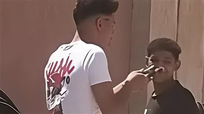 القبض على عاطل يحمل صاعقًّا كهربائًيا أمام مدرستي السلام الإعدادية المشتركة وبنات فيديمين