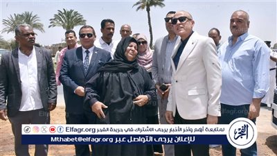 وعد فأوفى..محافظ الأقصر يزور الحاجة وهيبة سيدة الميكروباص ويلبي دعوتها بقرية الرزيقات