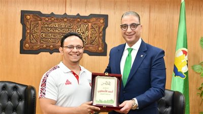 محافظ الفيوم يكرم عددًا من الرموز الأولمبية