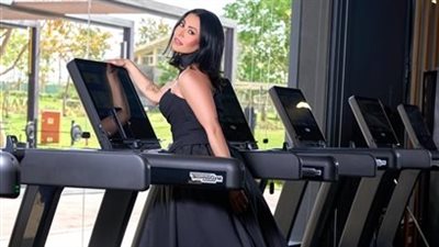 بالسوارية.. لقاء الخميسي تثير الجدل بجلسة تصوير في الجيم 