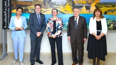 وزيرة البيئة تلتقى السفير الكندي بالقاهرة لبحث تعزيز التعاون