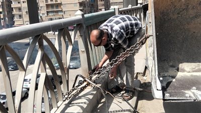 محافظ الجيزة يتابع أعمال إصلاح وصيانة الأسوار الحديدية بكوبري أرض اللواء