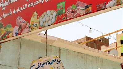 جولة مفاجئة لمحافظ أسوان بالمعرض الدائم بإدفو