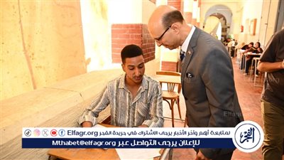 رئيس جامعة أسيوط يتفقد امتحانات الفصل الدراسي الثاني بكلية الآداب بالجامعة 