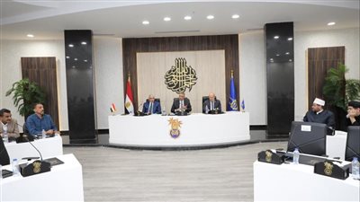 محافظ أسوان: مهلة أسبوع للإنتهاء من صرف جميع المستندات الخاصة بمشروعات الخطة الإستثمارية للعام الحالي 