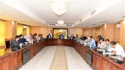 محافظ الفيوم يشدد على تسريع تقنين الأراضي واتخاذ إجراءات قانونية صارمة