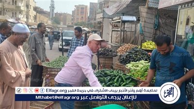 حملة مكبرة لإزالة اشغالات وتعديات الباعة الجائلين على شوارع مدينة منفلوط فى أسيوط 