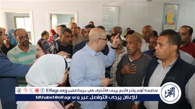 محافظ بني سويف يزور قرية نعيم يوجه بحلول وبدائل لمشكلات ومطالب واحتياجات الأهالي