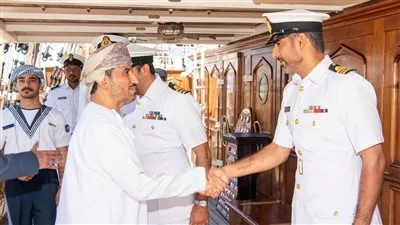 وفد السفارة العمانية بالقاهرة يستقبل سفينة شباب عمان في ميناء الإسكندرية