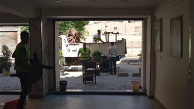 إزالة الإشغالات والتعديات لإعادة الانضباط للشارع خلال حملة مكبرة في حي الدقي