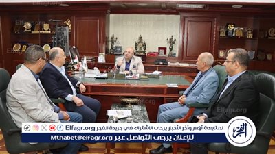 محافظ بني سويف يبحث تعزيز التعاون مع تيتان في تدوير المخلفات ودعم القطاع الصحي