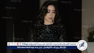 بالأسود.. بوسي تبهر جمهورها بأحدث ظهور لها