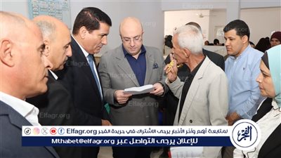 في زيارة ميدانية جديدة.. محافظ بني سويف يستمع لأهالي بني هاني بإهناسيا