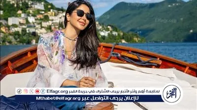 أسيل عمران تخطف الأنظار بإطلالة كاجوال وسط البحر