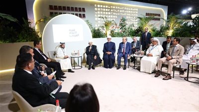 شيخ الأزهر يلتقي وفدًا من أبرز الإعلاميين العرب