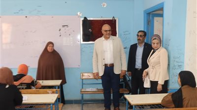 محافظ القليوبية يتفقد لجان الشهادة الإعدادية