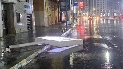 اعصار الإسكندرية يخلف تضرر 10عقارات جزئيا وسقوط أعمدة إنارة ولوحات