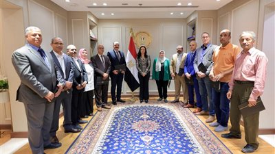 وزيرة التضامن تكرم إدارتي 