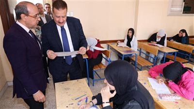 محافظ المنوفية يتفقد انتظام سير اللجان بعدد من المدارس ويوجه بالمتابعة المستمرة