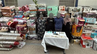 سيدتان ورجلان يشكلون عصابة لسرقة كبار السن أمام ماكينات ATM بالقاهرة