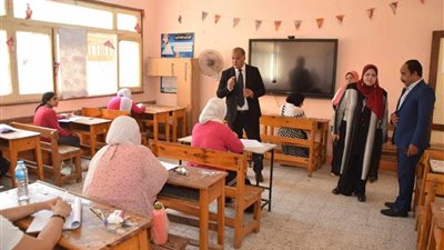 الغرباوي يتفقد لجان إدارة شمال التعليمية في ثاني أيام امتحانات الشهادة الاعدادية