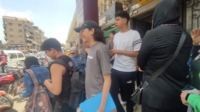 طلاب الإعدادية بالقليوبية يعبرون عن سعادتهم لسهولة امتحاني الجبر والدراسات