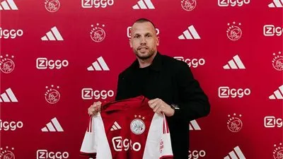 رسميًا.. جون هيتينجا مديرًا فنيًا لـ أياكس