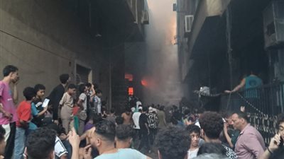 إصابة 5 أشخاص في حريق مصنع بشبرا الخيمة