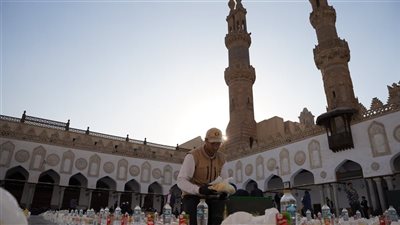 بيت الزكاة يوزع 4000 وجبة إفطار يوم عرفة بالأزهر