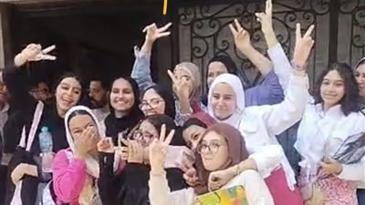 طلاب الإعدادية يحتفلون بانتهاء الامتحانات بالقليوبية