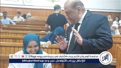 نائب رئيس جامعة القاهرة يتفقد امتحانات كلية الصيدلة خارج الحرم