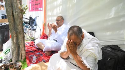 من مخيمات حجاج الجمعيات الأهلية: لا صوت يعلو فوق صوت التلبية والدعاء