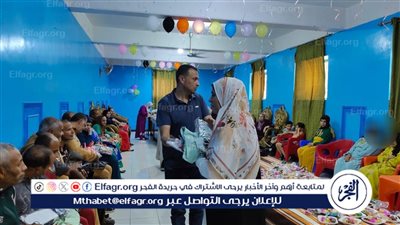 وكيل وزارة التضامن تتفقد توزيع ملابس العيد للأطفال وكبار السن بمجمع الدفاع الاجتماعي بنبروه