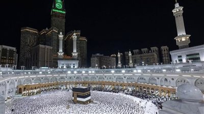 ضيوف الرحمن يتوجهون إلى منى في يوم التروية استعدادًا للوقوف بعرفة