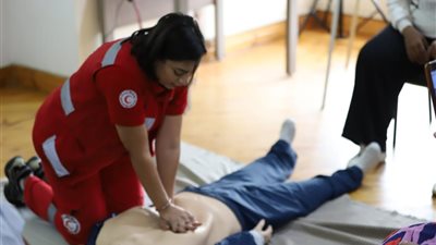 الهلال الأحمر المصري ينفذ 90 دورة إسعافات أولية ويُدرّب 2500 مستفيد خلال شهر