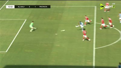 باتشوكا يسجل الهدف الأول في شباك الأهلي وديا