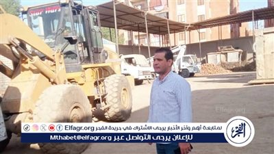 في إجازة عيد الأضحى.. نائب رئيس مركز نجع حمادي يتابع جاهزية المعدات وانضباط العمل