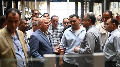 كامل الوزير يتفقد محطتي رمسيس والشهداء لمتابعة انتظام القطارات والمترو مع انتهاء إجازة العيد
