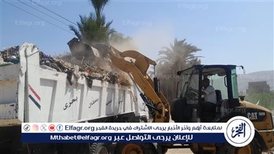 رئيس مركز البداري فى أسيوط يتابع رفع مخلفات الترع بقرية العقال البحري