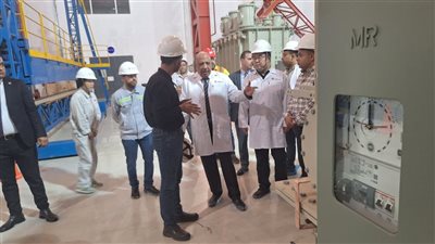 وزير الكهرباء والطاقة المتجددة فى زيارة ميدانية إلى مصانع شركة 