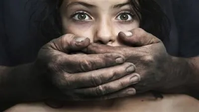 شاب يعتدي جنسيًا على طفلة 9 سنوات والأجهزة الأمنية بالغربية تلقي القبض عليه