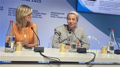 وزيرة البيئة تشارك فى جلسة 