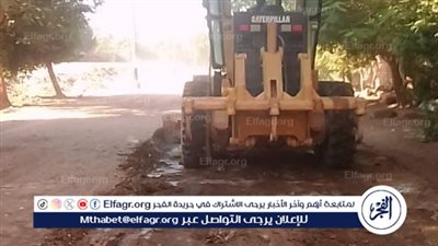 حملة مكبرة لتمهيد وتسوية الطرق غير المرصوفة بقرى مركز ديروط بأسيوط 