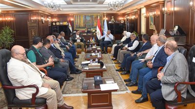  وزير الإسكان ومحافظ الإسكندرية يعقدان اجتماعا لمتابعة ملفات العمل والمشروعات المشتركة