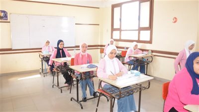 64 الف 320 طالب وطالبة ثانوية عامة يؤدوا اليوم امتحان الفرنساوي في 162 لجنه