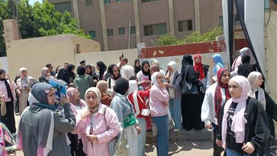 سعادة بين طلاب الثانوية العامة في أول أيام مارثون الامتحانات بالقليوبية