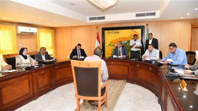 محافظ الفيوم: يوجه بتوفير كرسي بالكهرباء لطالب ليعينه على الحركة