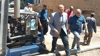 نائب محافظ الجيزة يتفقد أعمال إصلاح هبوط الصرف الصحي بمنطقة العطور بالحوامدية