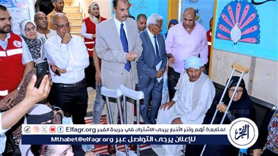 محافظ سوهاج يتفقد قافلة تركيب الأطراف الصناعية بمستشفى الهلال الأحمر بالحويتي